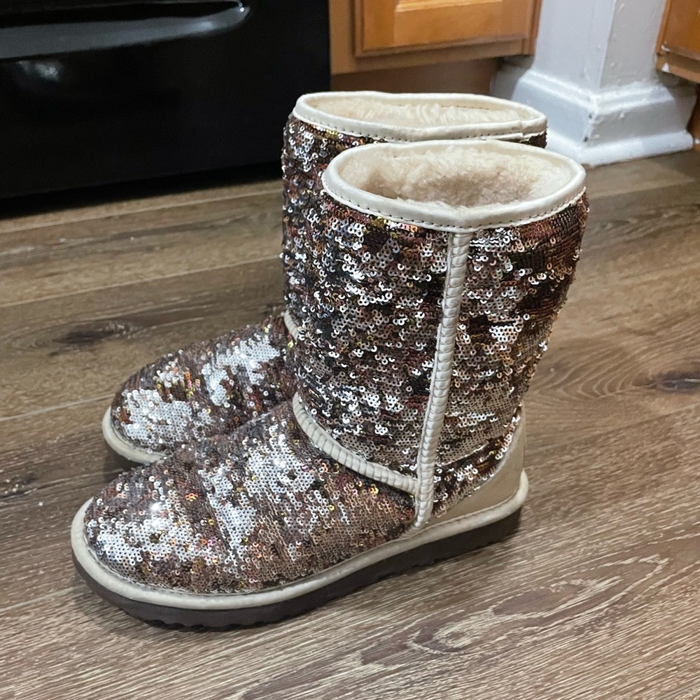 Sparkly Uggs Size 7 - image 1